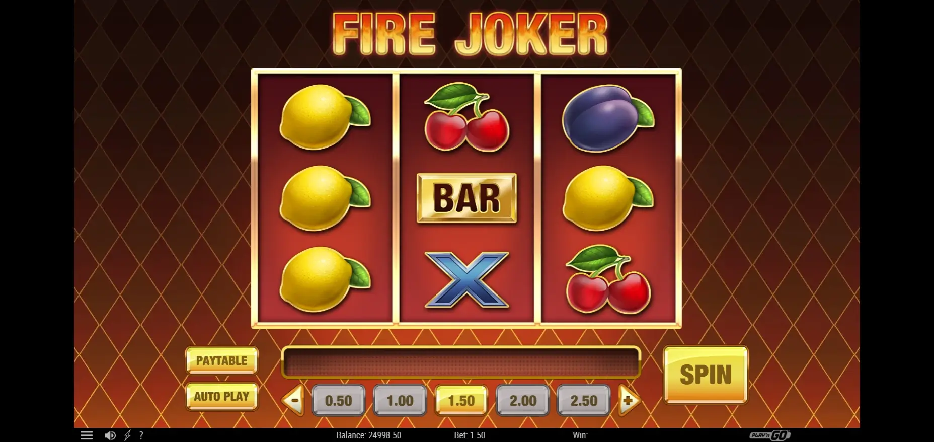 Früchte und BAR-Zeichen auf drei Walzen – Fire Joker von Play'n GO Fire Joker Walzenanzeige